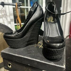 YES Shoes Bananas black leather sz 7. Wedge Sandals